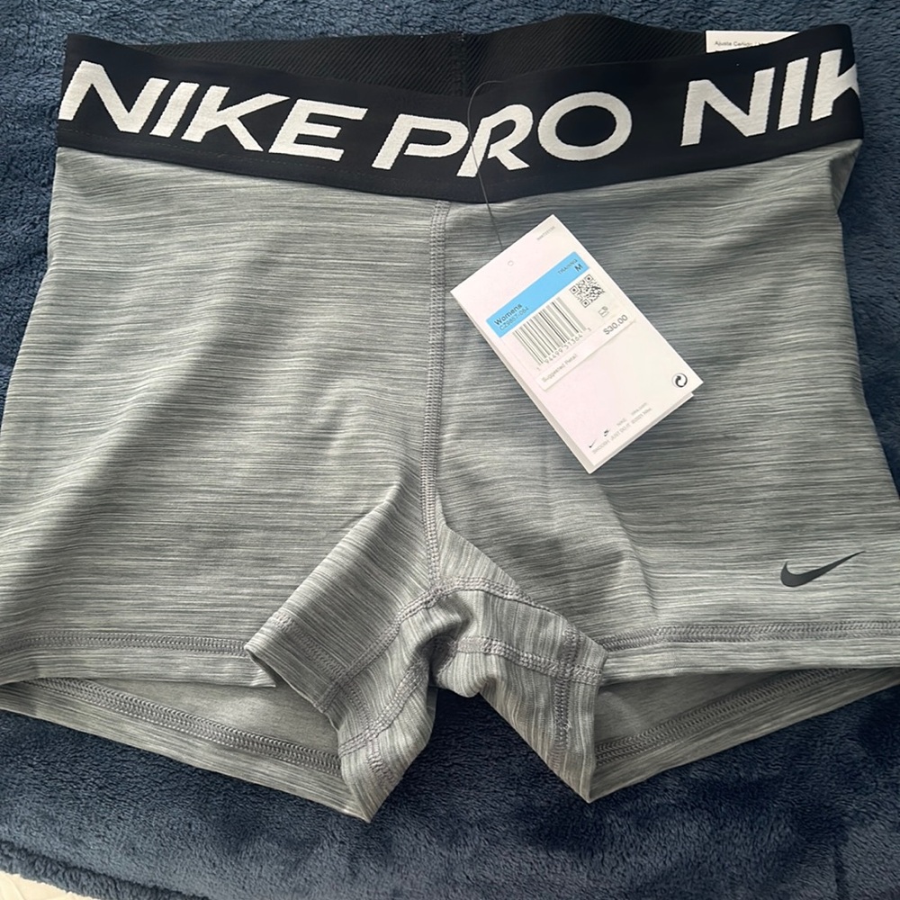 BRAND NEW✨ NIKE TIGHT FIT COLLANT MID-RISE